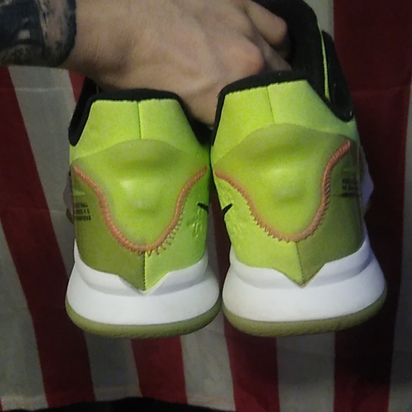 LeBron Witness Vol. 5 - Picture 3 of 6